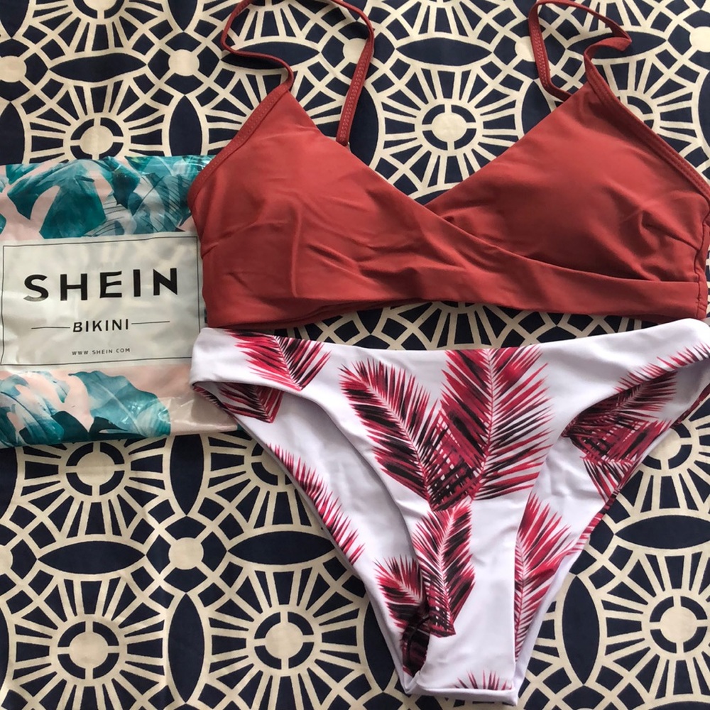 2-PIECE BIKINI SET!